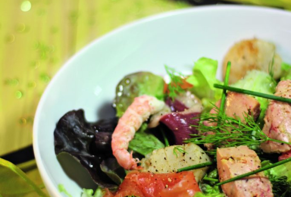 Salade terre mer "langouste, foie gras"