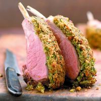 Carré d'agneau en croute d'herbes ( 2 pers )