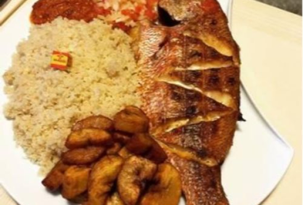 ATTIEKE POISSON GRILLE ALLOCO SAUCETTE DE CRUDITE