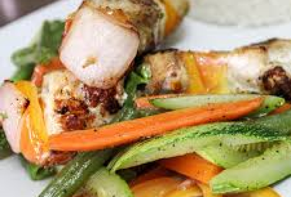 BROCHETTE DE MEROU AUX PETITS LEGUMES