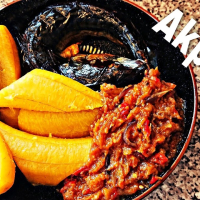 AKPESSI DE BANANES & POISSON FUME