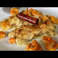 Dos de mérou braisé sur lit de tomate confites