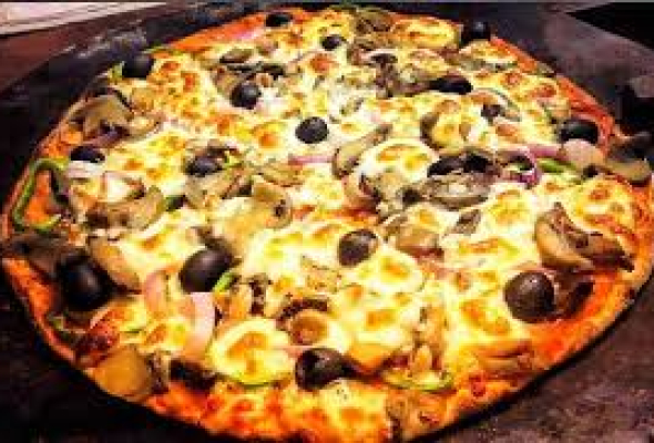 ROYALE:TOMATE-FROMAGE-CHAMPIGNONS-JAMBON