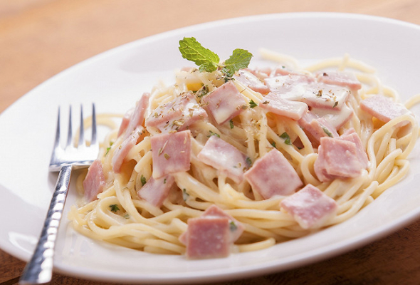 A LA CREME ET AU JAMBON