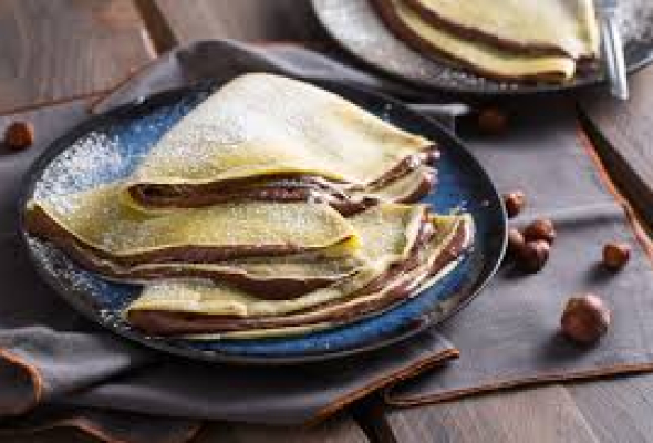 Crépes au nutella,glace vanille et noisette