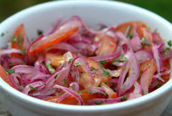 SALADE DE TOMATES ET OIGNONS